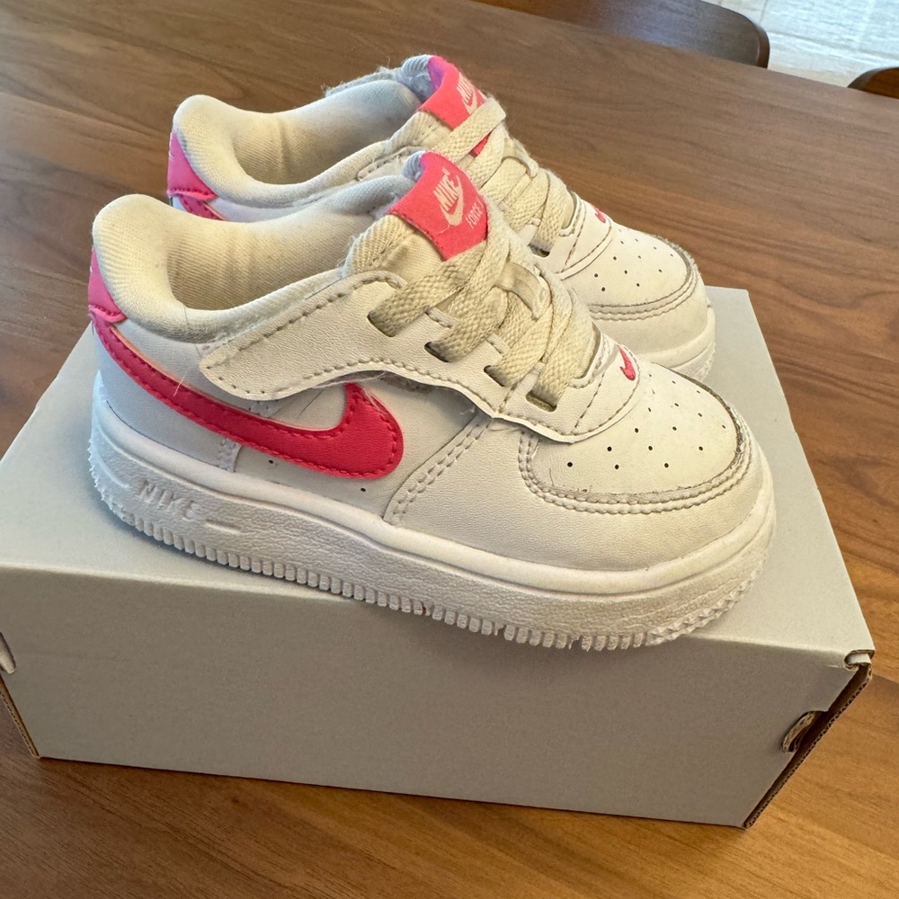 Toddler Nike AirForce 1. Size 7